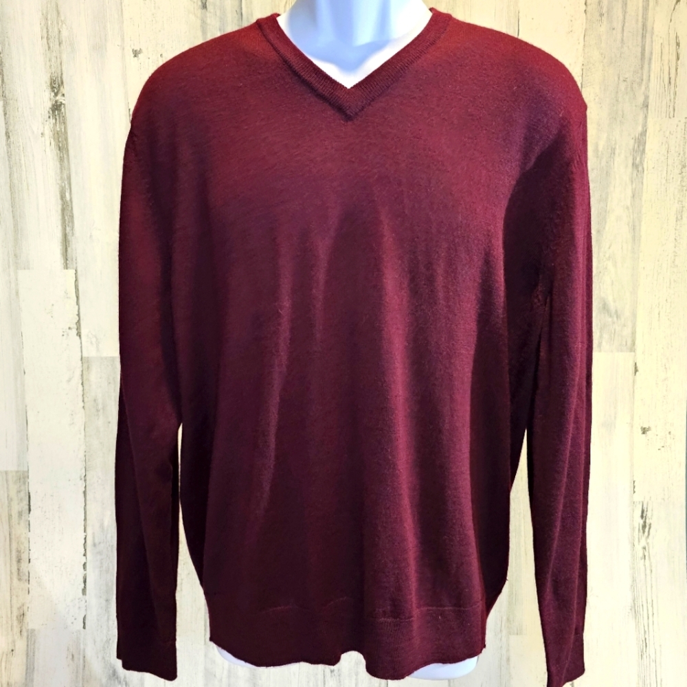 Club Room Men's Soft Red Merino Wool Sweater V-Neck Top Size M Italian Spun Yarn